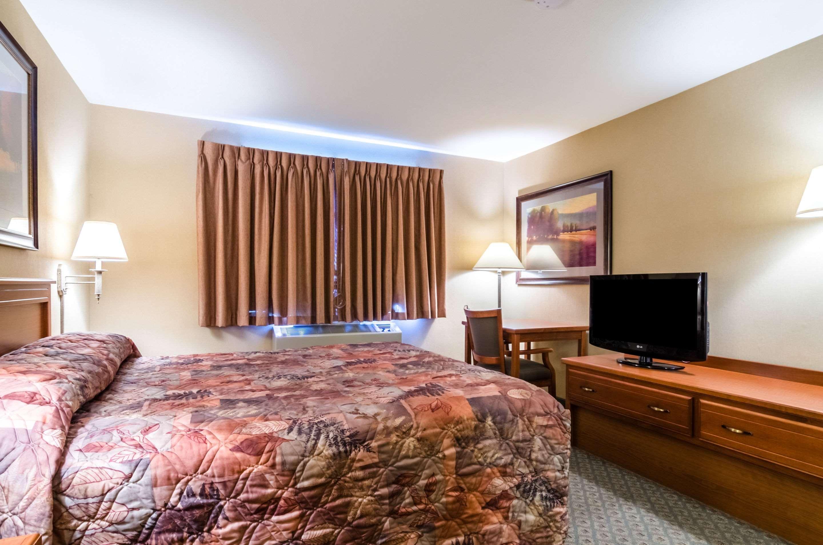 Super 8 By Wyndham Cozad Hotel Exterior foto