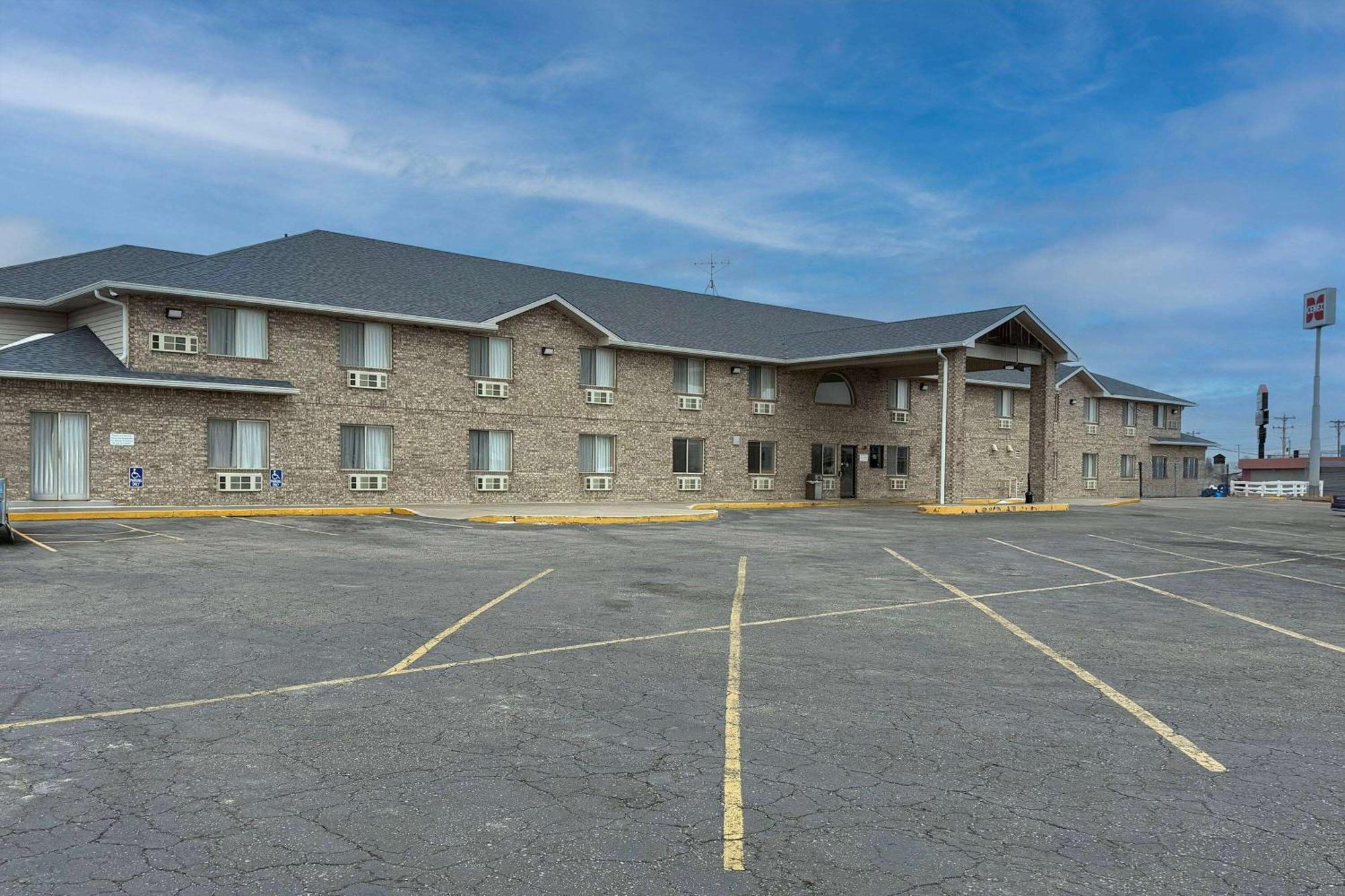 Super 8 By Wyndham Cozad Hotel Exterior foto